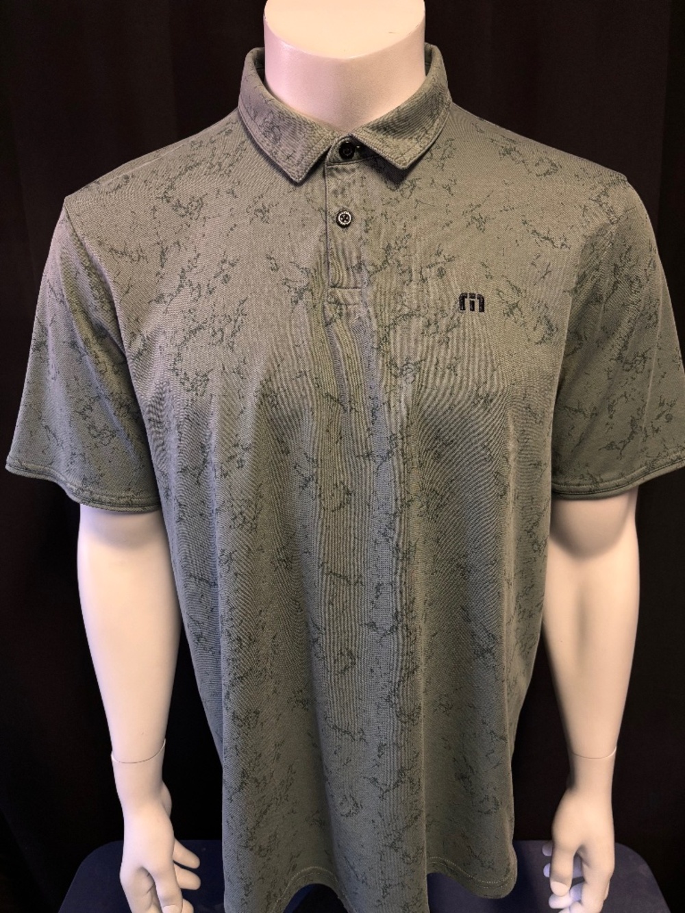 Nice mens XL Travis Mathew golf polo with design